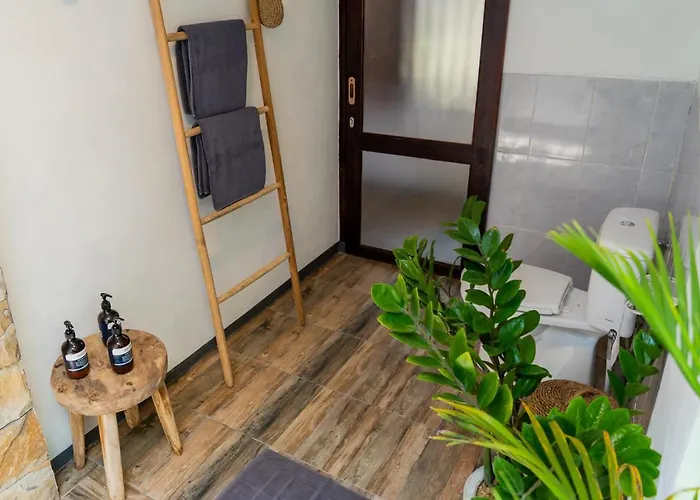 Sangat Indah Wooden House ウルワツ