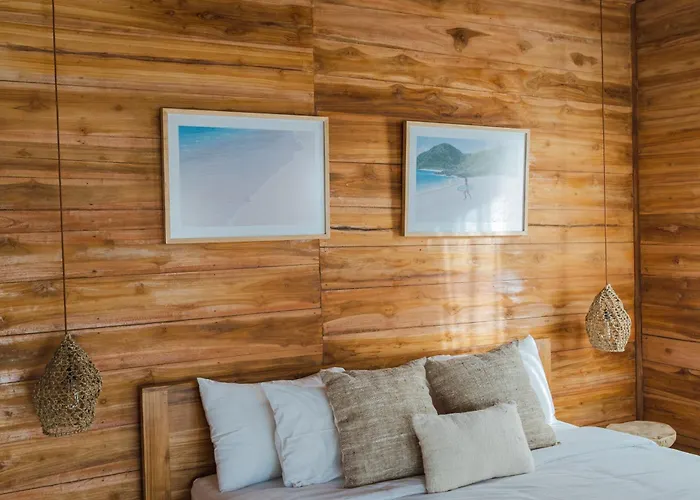 Sangat Indah Wooden House ウルワツ